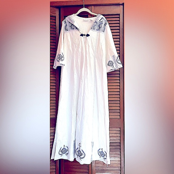 Soft Surroundings Hooded Embroidered Maxi Dress Beach Cover-Up Hoodie - Picture 4 of 11